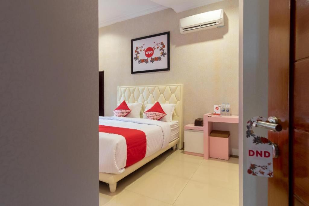 Oyo 619 Naufal Guest House Syariah Medan Ngoại thất bức ảnh