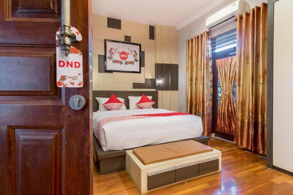 Oyo 619 Naufal Guest House Syariah Medan Ngoại thất bức ảnh