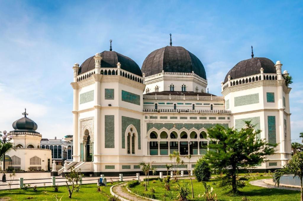 Oyo 619 Naufal Guest House Syariah Medan Ngoại thất bức ảnh