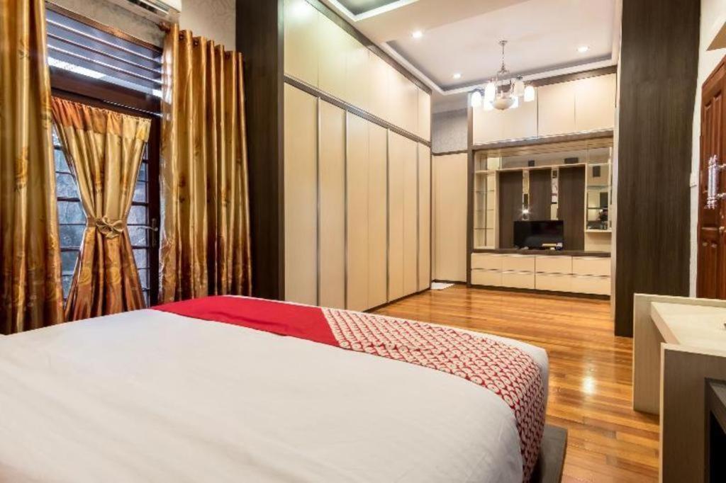 Oyo 619 Naufal Guest House Syariah Medan Ngoại thất bức ảnh