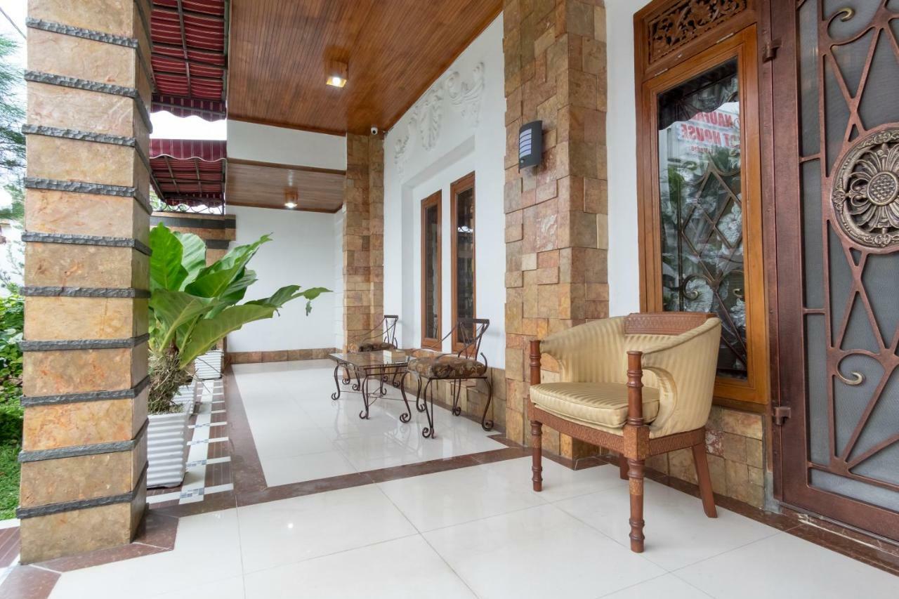 Oyo 619 Naufal Guest House Syariah Medan Ngoại thất bức ảnh