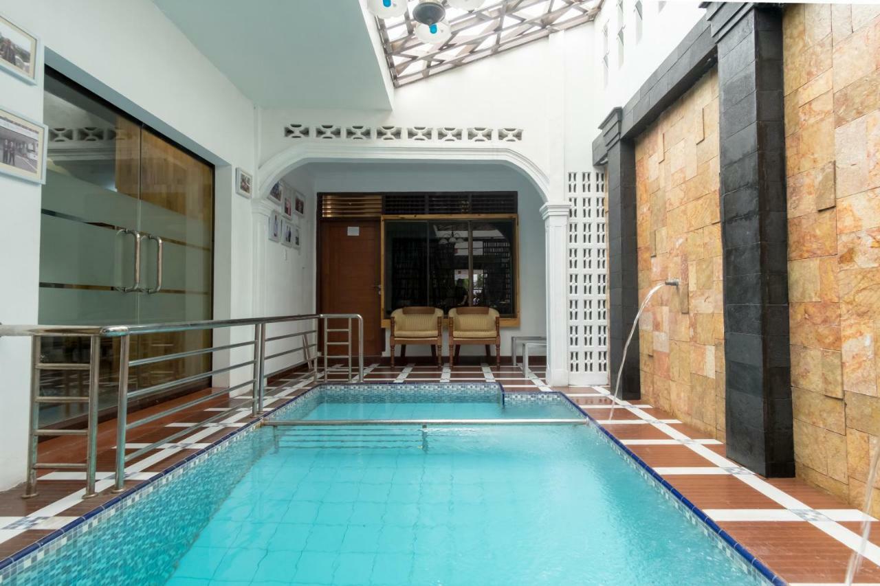 Oyo 619 Naufal Guest House Syariah Medan Ngoại thất bức ảnh