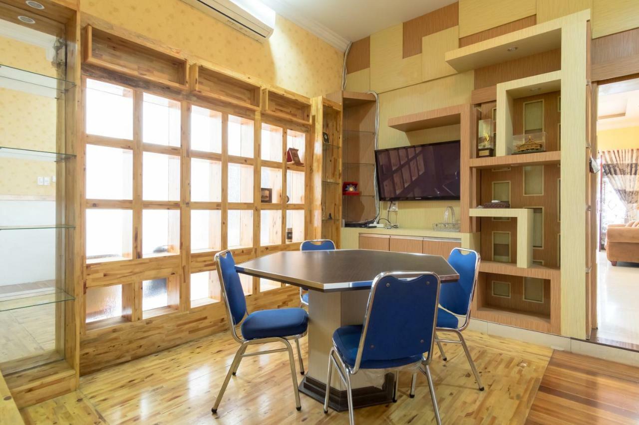 Oyo 619 Naufal Guest House Syariah Medan Ngoại thất bức ảnh